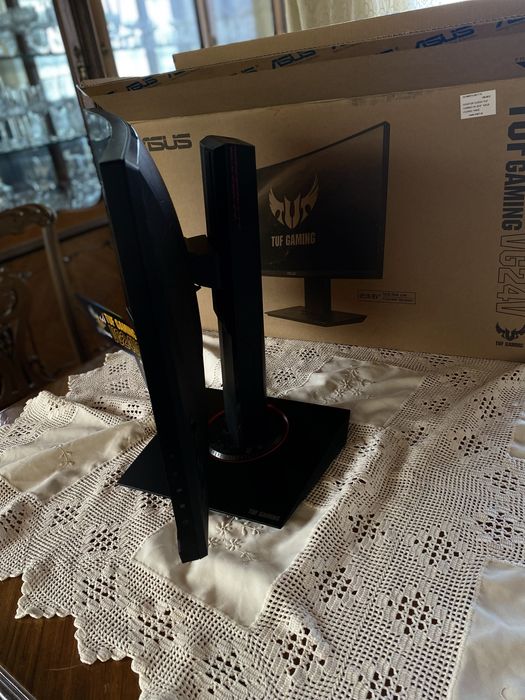Vende-se Monitor Curvo TUF GAMING VA 23.6 ASUS 144HZ
