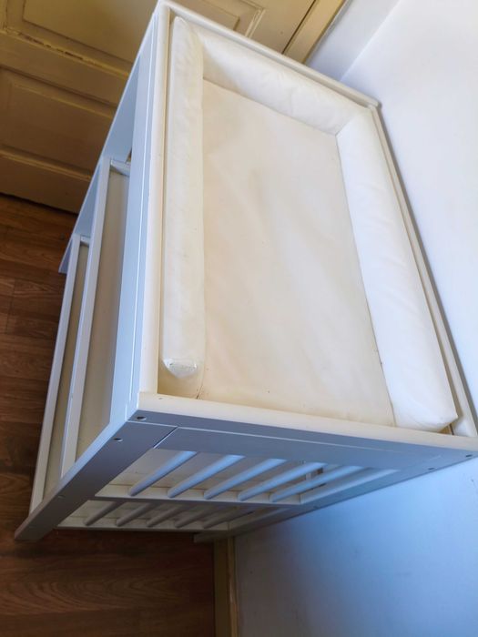Trocador IKEA GULLIVER Branco + Muda-Fraldas VÄDRA