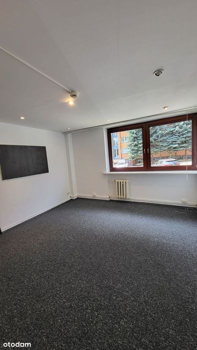 lokal na biuro ok. 37 m2 ( dwa pokoje) parter