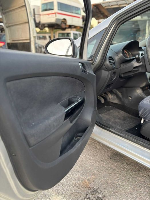 Opel CORSA D  para Peças