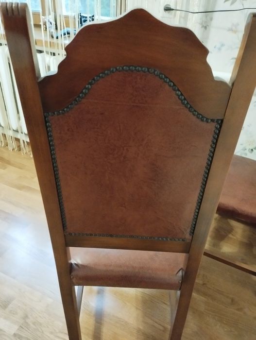 Продам стільці шкіряні