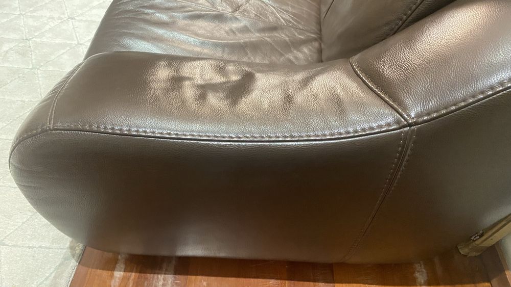 Sofa em pele genuina