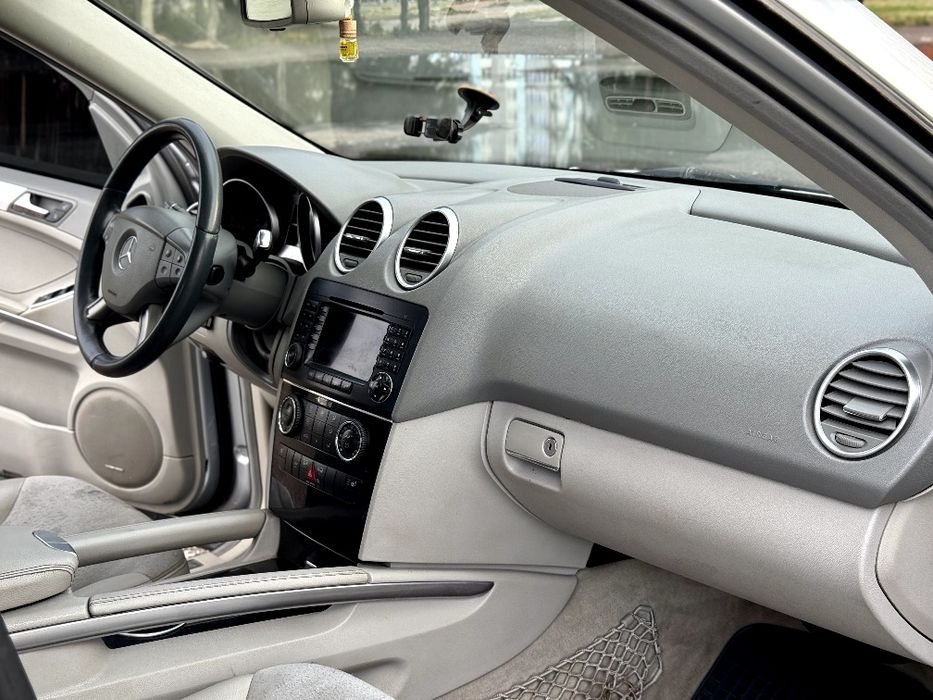 автомобіль мерседес МL 350
