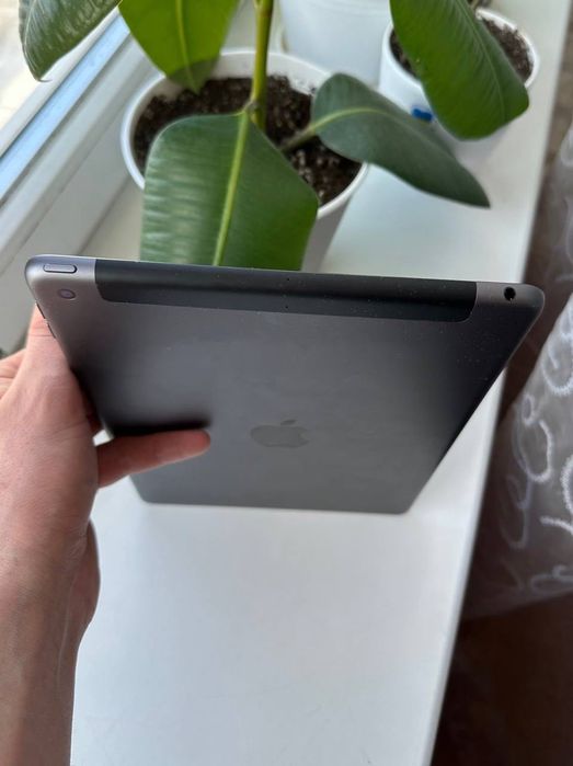 iPad 8 покоління 32 ГБ, LTE, 10,2