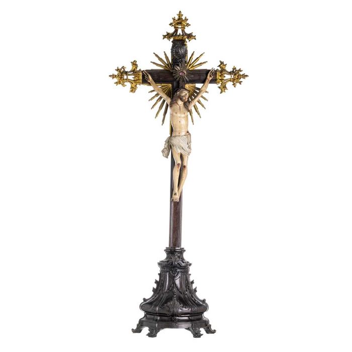 Crucifixo Português em Madeira