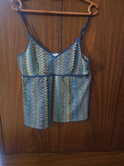 T-shirt alças tipo Missoni.