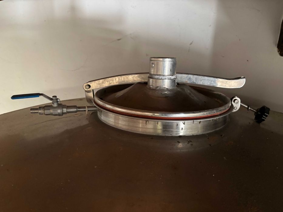 Cubas INOX 5,100 litros cada + Estrutura de Apoio