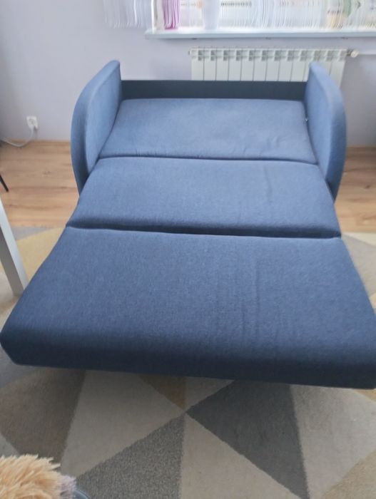 Sofa dwuosobowa.