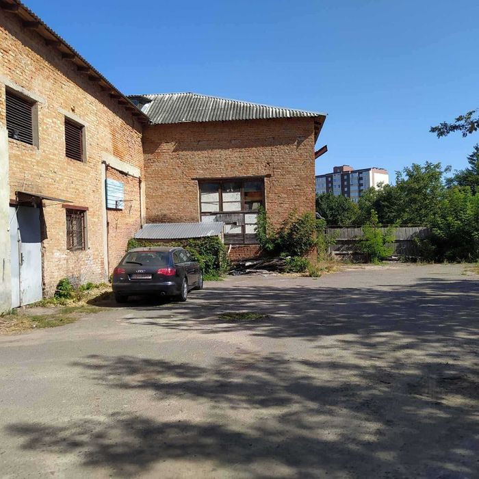 Продамо  приміщення вільного призначення.