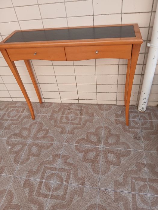 Mesinha de entrada mede 1m x34 x83 altura