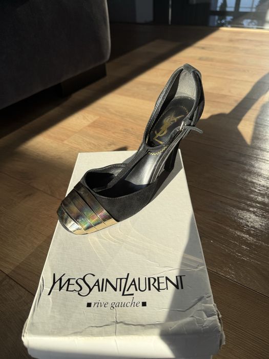 Басоніжки на підборах YSL