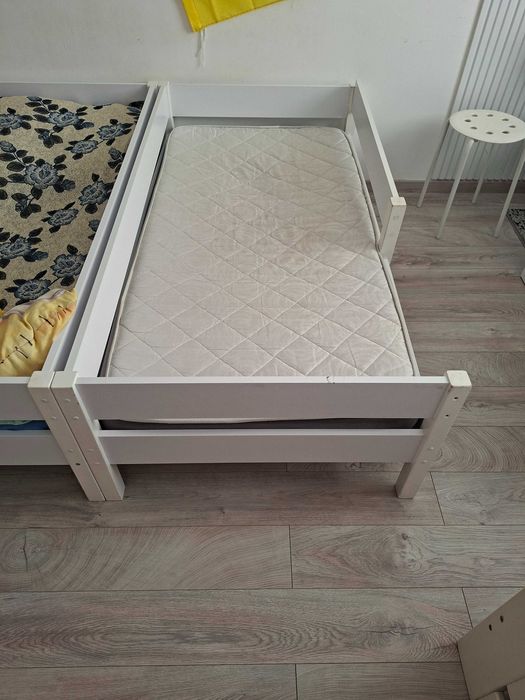 Продам 2 ліжка б/у