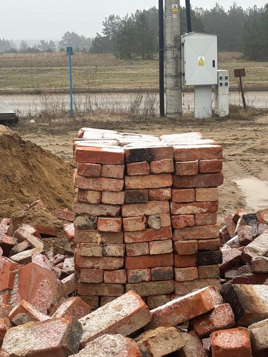 Stara cegła rozbiórkowa – czerwona/pomarańczowa, idealna do dekoracji