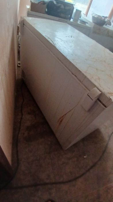 Продам морозильную ларь 371л