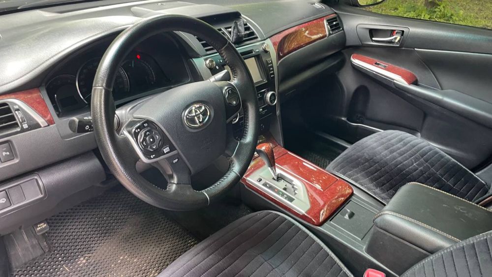 Toyota camry продаж