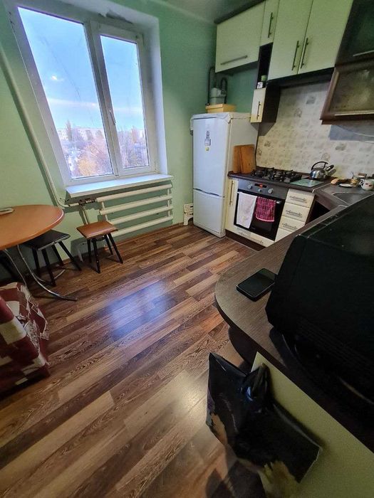 Продам 2 кімнатну  квартиру на Молодіжному. 24700