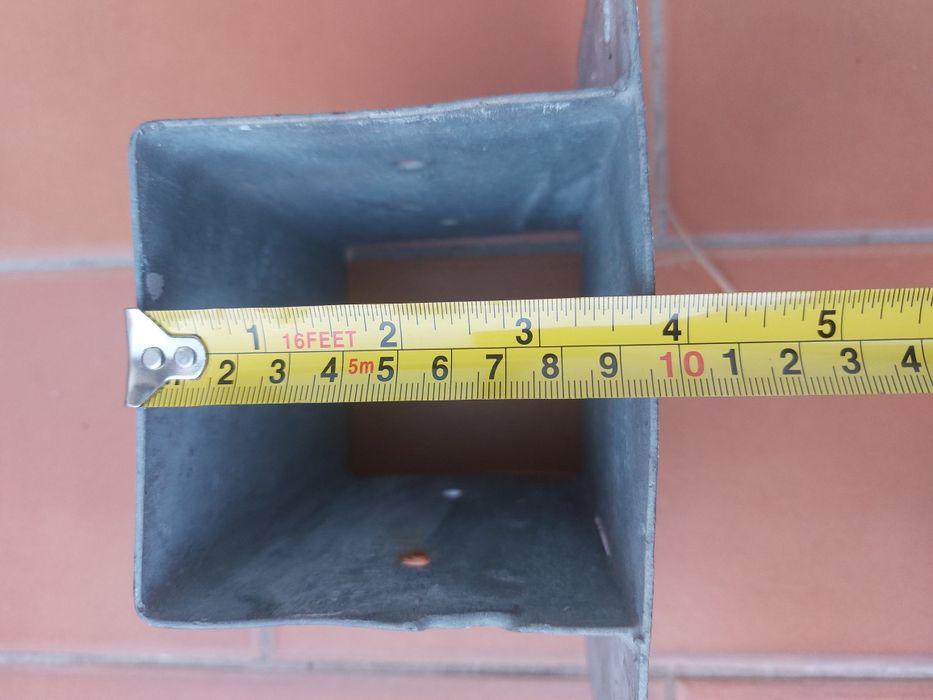 Base de metal para poste de madeira