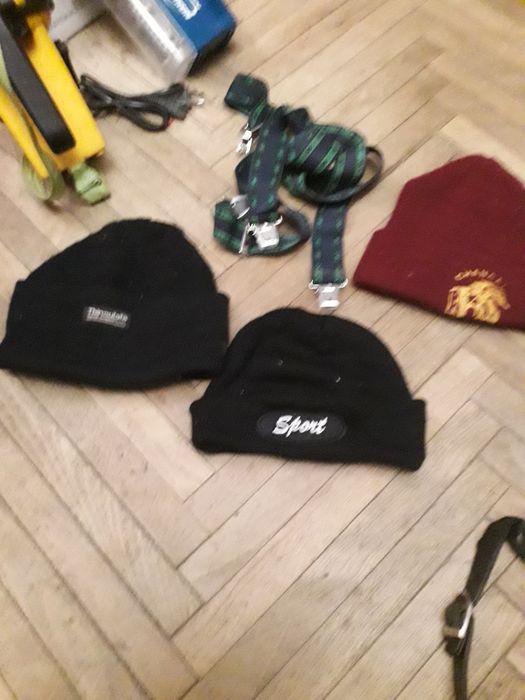 Зимові теплі шапочки