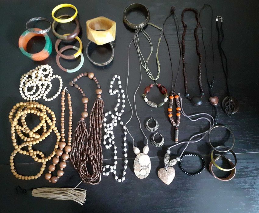 Lote conjunto de bijuteria africana, étnica,  tons terra 27 peças
