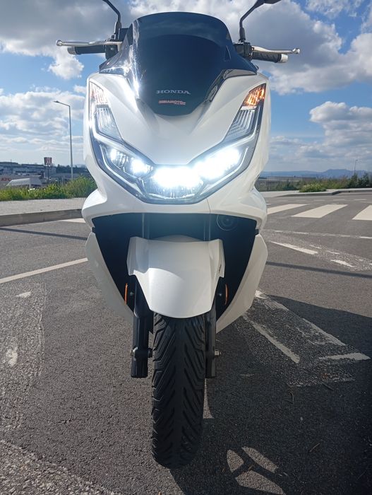 -Honda PCX 125 .