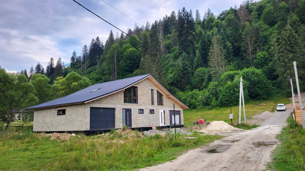 Будинок поруч лісу у Микуличині площею 106 м²