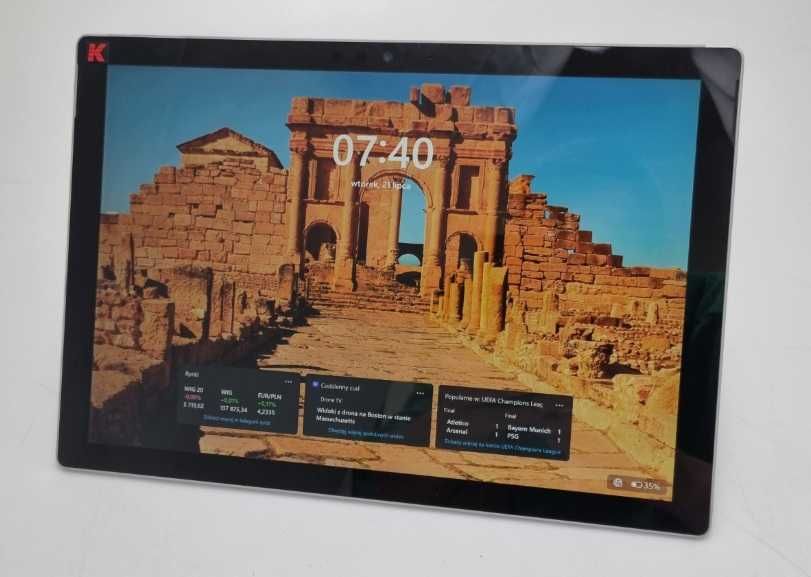 Laptop Microsoft Surface Pro 5 w dobrym stanie