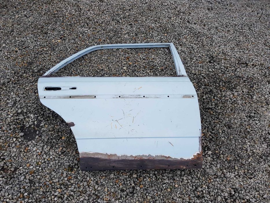 Drzwi tylne prawe mercedes W123 sedan