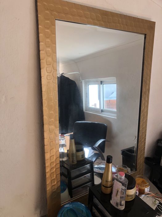 Espelho e carrinho auxiliar cabelereiro