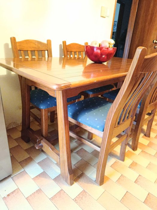 Conjunto mesa + cadeiras