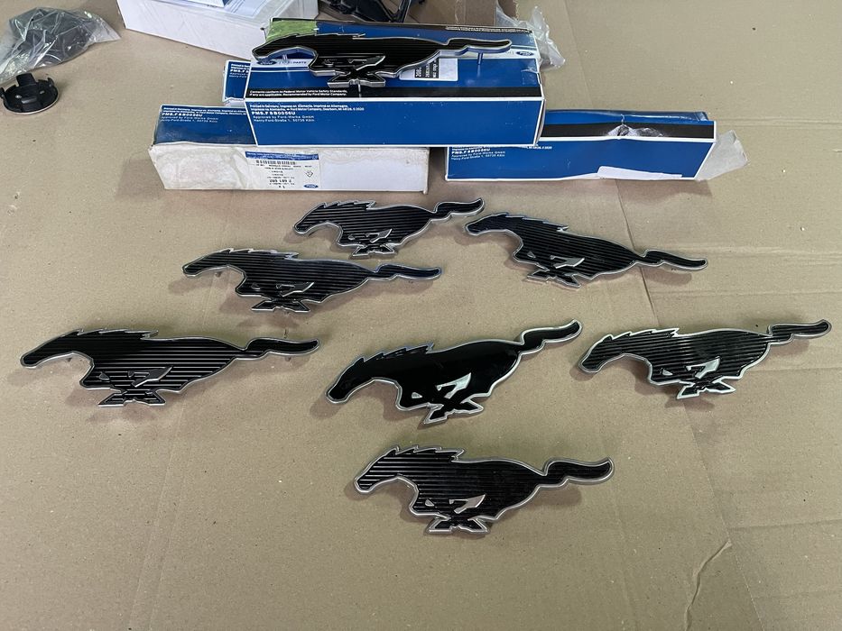 Ford Mustang Mach E емблема логотип