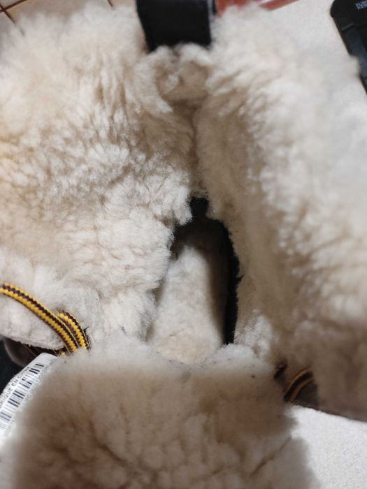 Buty damskie zimowe Nike rozmiar 38 EUR/24 CM, beżowe