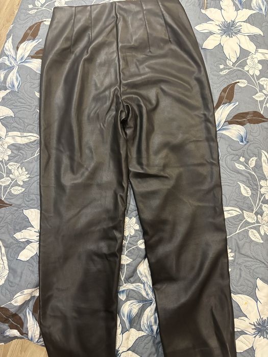 Штани екошкіра Stradivarius EUR 40