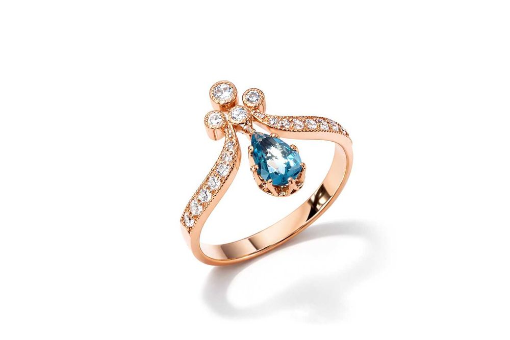 Кольцо из красного золота 585 пробы с swiss topaz и муассанитами