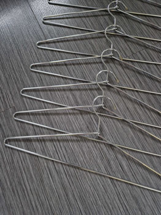Metalowe wieszaki do ubrań