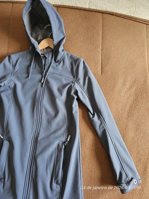 Casaco Azul com capuz para chuva