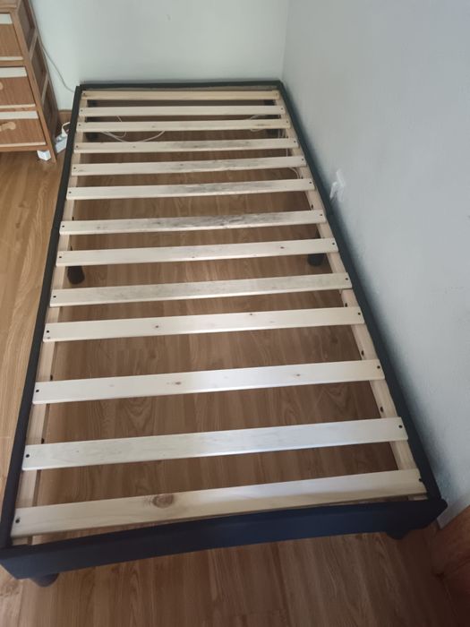 duas camas de solteiro