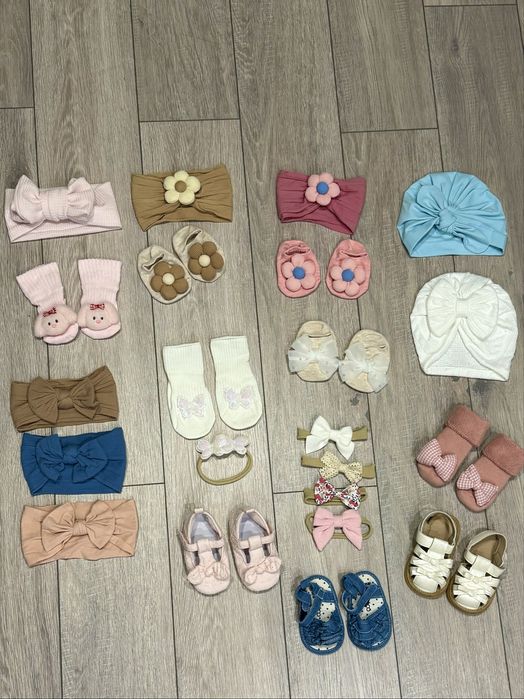 Повязка на голову, пінетки, топіки, шапочки на дівчинку 0-12 місяців