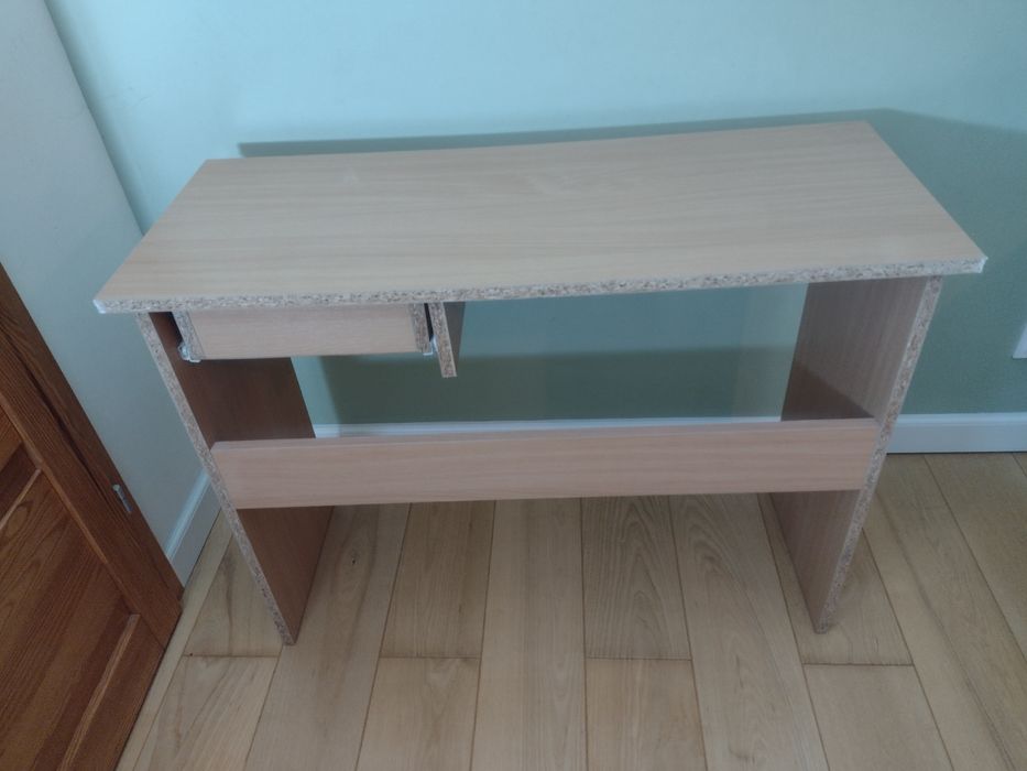 Biurko male w bardzo dobrym stanie