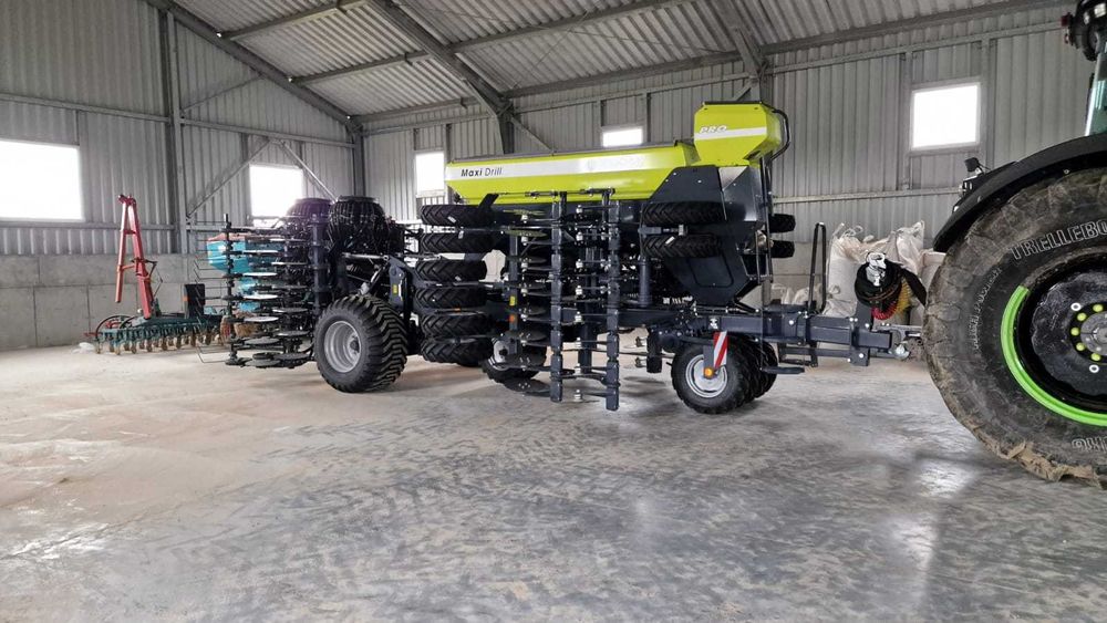 Siewnik zbożowy bezorkowy SKY MAXIDRILL W4020 Fertisem E-Drive Premium