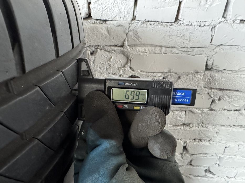 Практично нові літні шини Bridgestone 215/45 R17