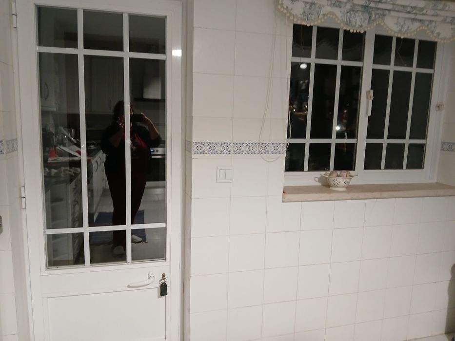 Janelas e portas usadas com encaixes