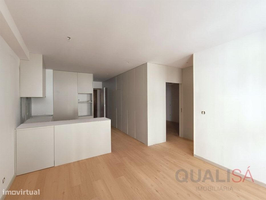Apartamento T2 novo localizado na Rua dos Chãos, em pleno centro hi...