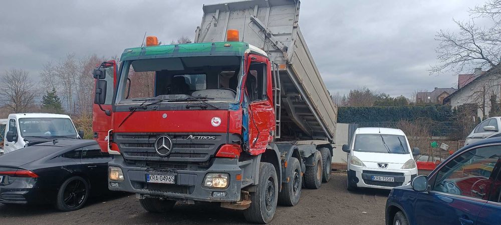 Mercedes-Benz Actros 3246