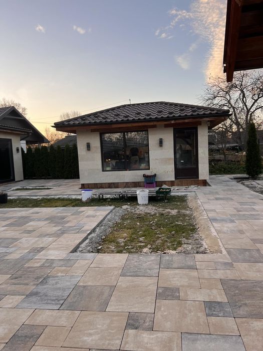 Встановлення бруківки, укладання бруківки