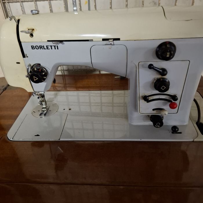 Máquina costura borlleti
