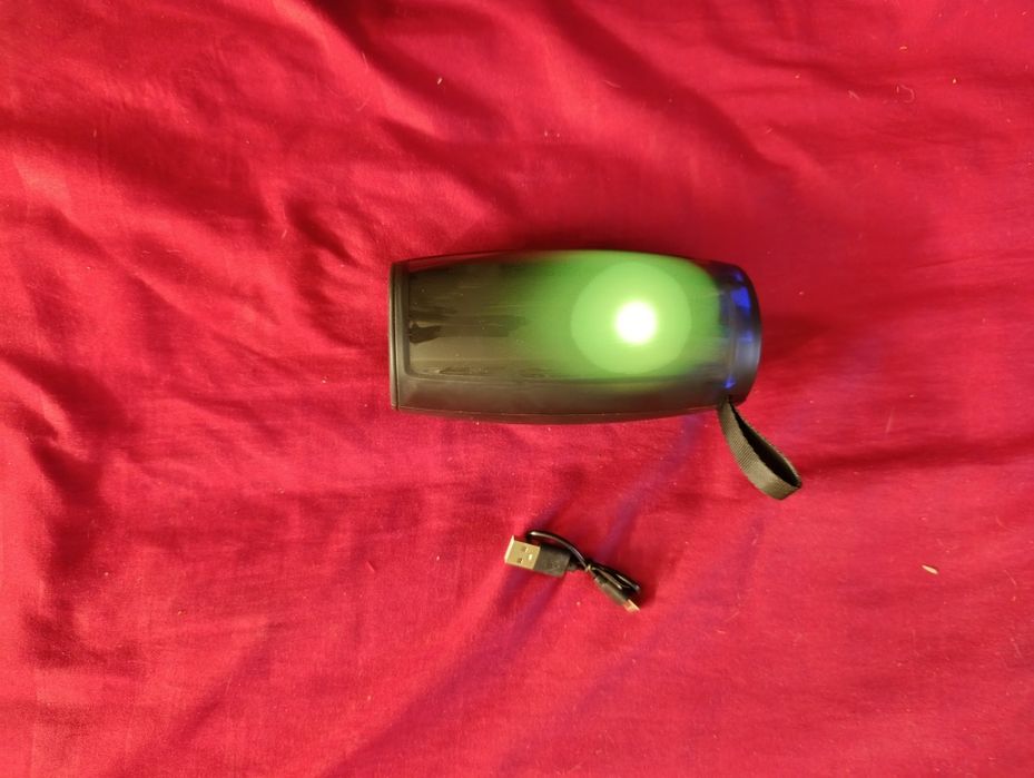 Продам блютуз колонку