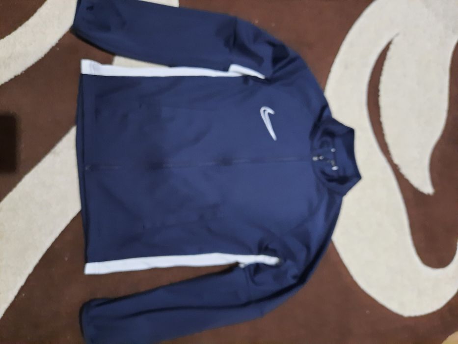 Продам  оригінальну   кофту Nike