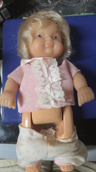 Boneca barriguitas articulada