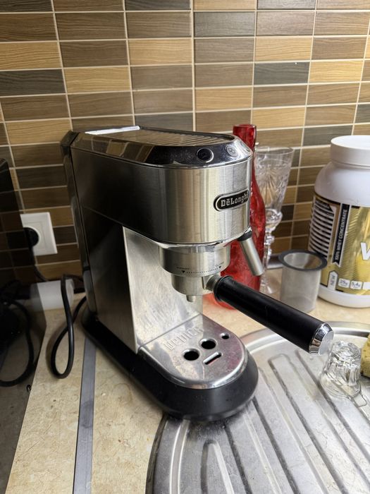 Кавоварка ріжкова Delonghi EC 685.BK