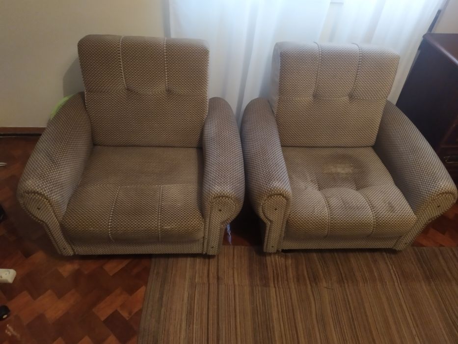 Dois sofás em tecido